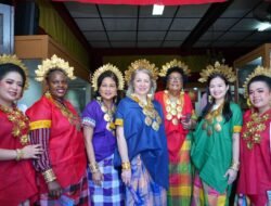Kunjungi Balla Lompoa, Spouse Delegasi Asing Kagumi Budaya dan Sejarah Sulawesi Selatan