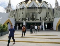 Tasming Hamid Pantau Rehabilitasi Masjid Terapung BJ Habibie, Pastikan Pekerjaan Sesuai Target