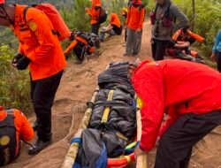 Pendaki Gunung Bulu Baria Dievakuasi Tim SAR Usai Jatuh dari Hammock dan Cedera Tulang