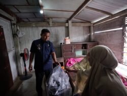 Wali Kota Parepare Salurkan Rastra Door to Door di Empat Kelurahan