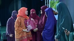 100 Guru Mengaji di Makassar Terima Bantuan Pangan Gratis Saat Muktamar V Wahdah Islamiyah