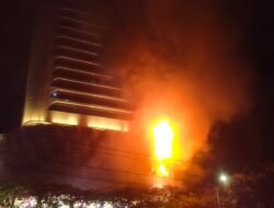 Mall Nipah Terbakar, Pengunjung Panik