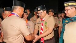 Dua Lencana untuk Pasangan Gowa, Darmawangsyah Muin dan Istri Diganjar Penghargaan Pramuka