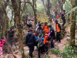 31 Pendaki Trouble di Bawakaraeng, Tim SAR Masih Evakuasi Korban Cedera Lutut