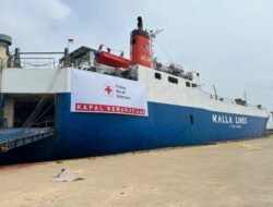 PMI Kirim Kapal Kemanusiaan ke NTT, Bawa Logistik hingga Mobil Tangki Air