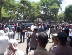 Ratusan Massa Geruduk Kantor Bupati Gowa, Tuntut Husniah Talenrang Cabut Penonaktifan Pejabat