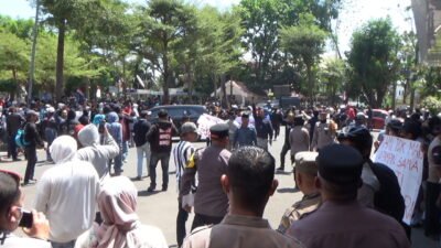 Ratusan Massa Geruduk Kantor Bupati Gowa, Tuntut Husniah Talenrang Cabut Penonaktifan Pejabat
