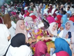 Ribuan Warga Meriahkan Maulid Nabi di Pesisir Makassar, Perahu Nelayan Ikut Semarakkan Acara