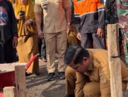 Serahkan Bantuan dan letakkan Batu Pertama Rumah Korban Kebakaran Lumpue, Ini Pesan Wali Kota Parepare