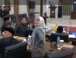 Rapat Paripurna DPRD Gowa Diwarnai Kericuhan Saat Bupati Husniah Beri Tanggapan