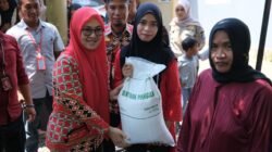 73.780 Warga Gowa Terima Bantuan Beras, Bupati Husniah: Jangan Diperjualbelikan