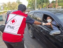 Abu Vulkanik Gunung Anak Krakatau Mengancam Warga, PMI Salurkan 1 Juta Masker