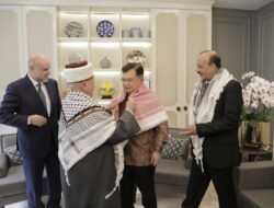 Grand Imam Masjid Al-Aqsa Temui Jusuf Kalla, Tegaskan Bantuan PMI untuk Palestina Terus Berlanjut