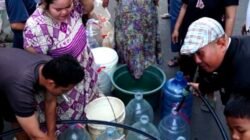 PDAM Makassar Sisir Lorong hingga Malam, Salurkan Bantuan Air Gratis