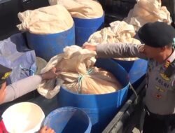Polisi Gagalkan Peredaran 350 Liter Ballo yang Akan Dijual ke Makassar