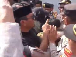 Demo Dugaan Sabotase Surat MA untuk Bupati Gowa Ricuh, Pintu Kantor Pos Rusak