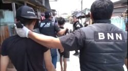Gerebek Markas Narkoba di Makassar, 27 Orang Diamankan Bersama Sabu dan Senjata Tajam